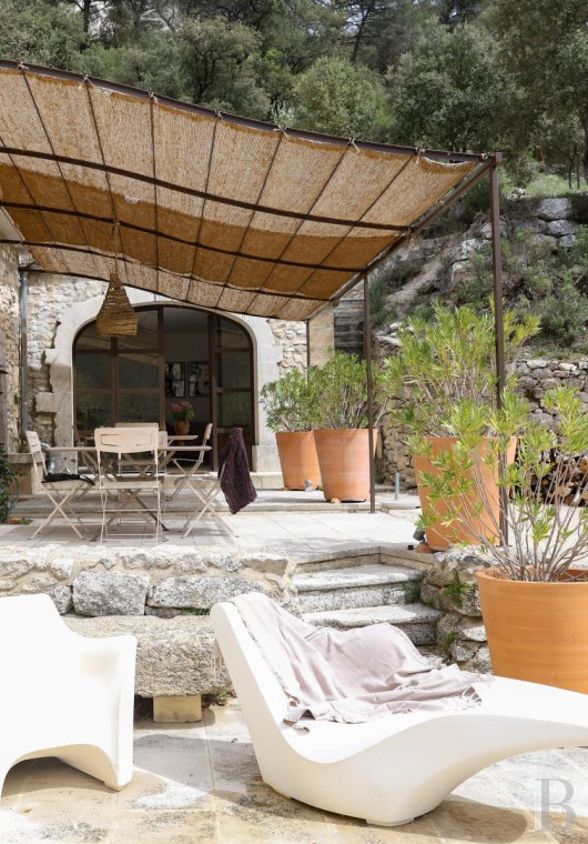 A 17th-century farmhouse in the heart of the Luberon National Park at Oppède-le-Vieux in in Vaucluse - photo  n°4